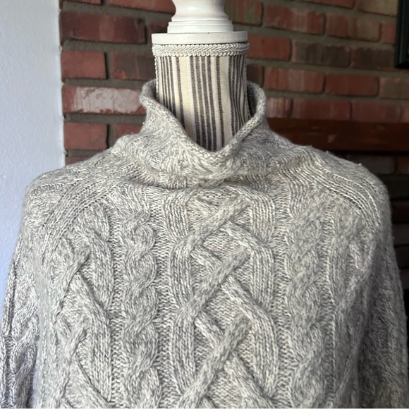 VINCE Cable Knit Turtleneck Cashmere Blend Sweater in Light Grey Sz L - Picture 5 of 10